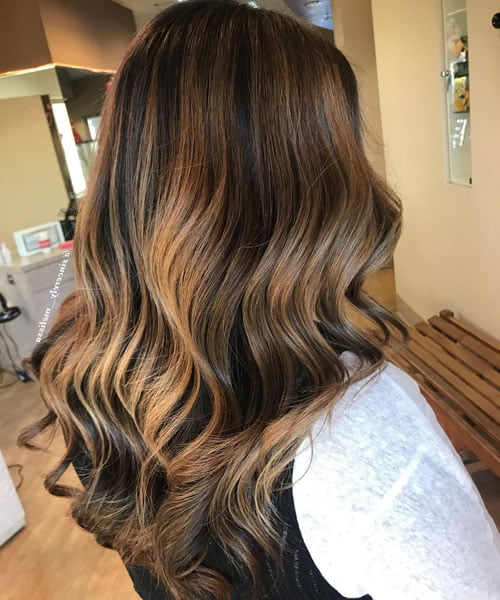 long wavy hair with dimensional balayage