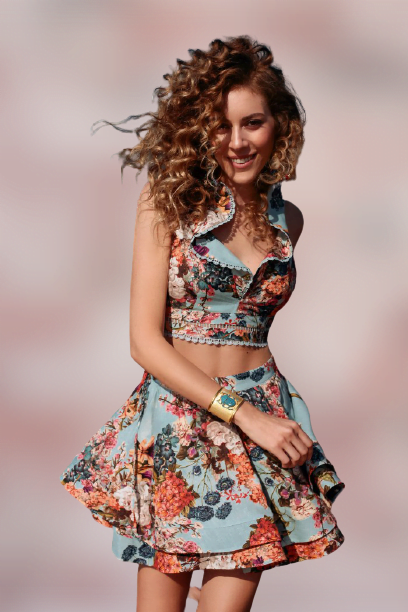 Long curly hairstyles for women in 2021