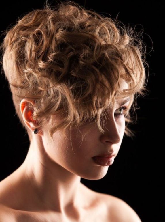Short haircuts for wavy/curly hair in 2021-2022