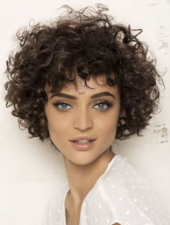 Short haircuts for wavy/curly hair in 2021-2022