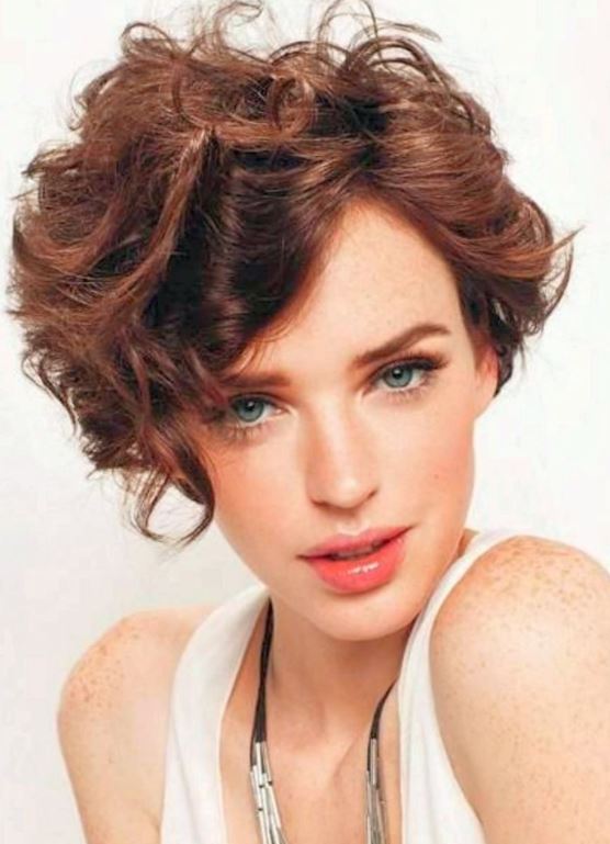 Short haircuts for wavy/curly hair in 2021-2022