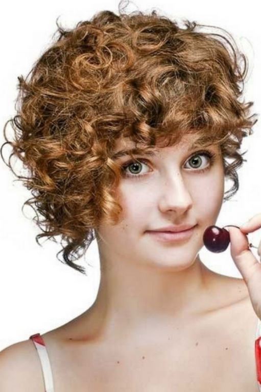 Short haircuts for wavy/curly hair in 2021-2022
