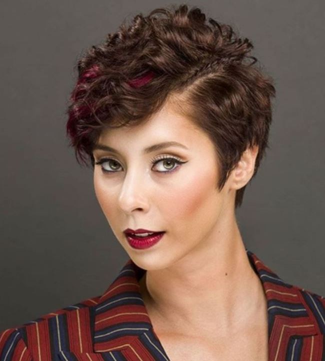 Short haircuts for wavy/curly hair in 2021-2022
