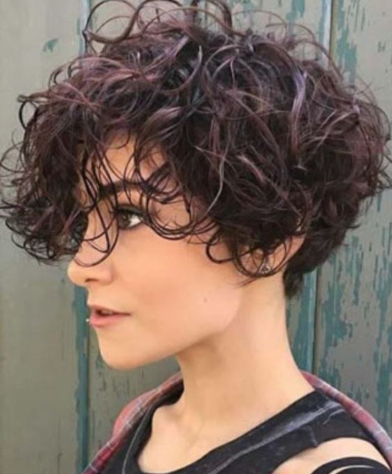Short haircuts for wavy/curly hair in 2021-2022