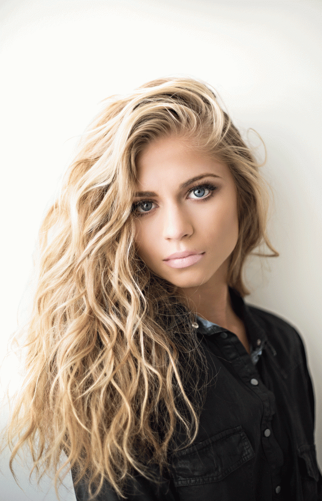 Wavy Long Hairstyles for Women 2021-2022