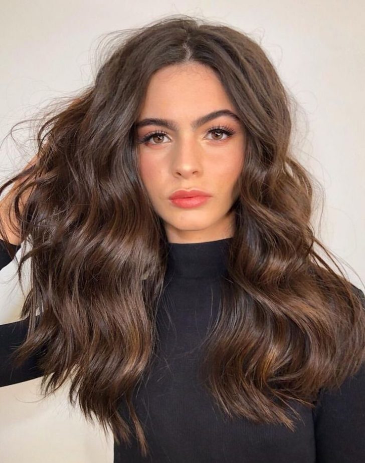 Wavy Long Hairstyles for Women in 20212022 Wavy Long Hairstyles for Women in 20212022