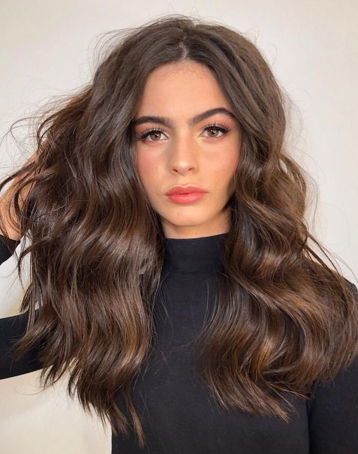 Wavy Long Hairstyles for Women 2021-2022