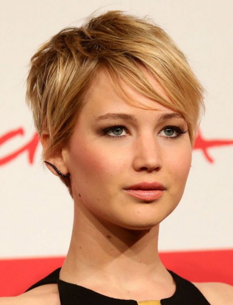 Pixie haircuts for women with round face in 2021-2022