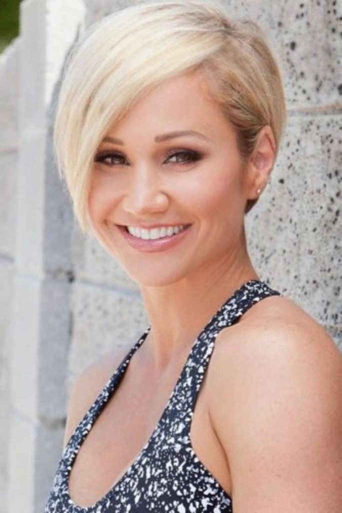 Pixie haircuts for women with round face in 2021-2022
