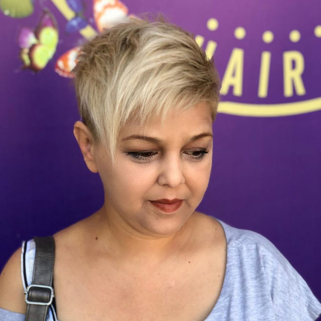 Pixie haircuts for women with round face in 2021-2022