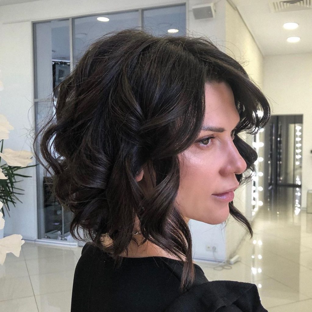 Wavy hairstyles for women in 2021-2022