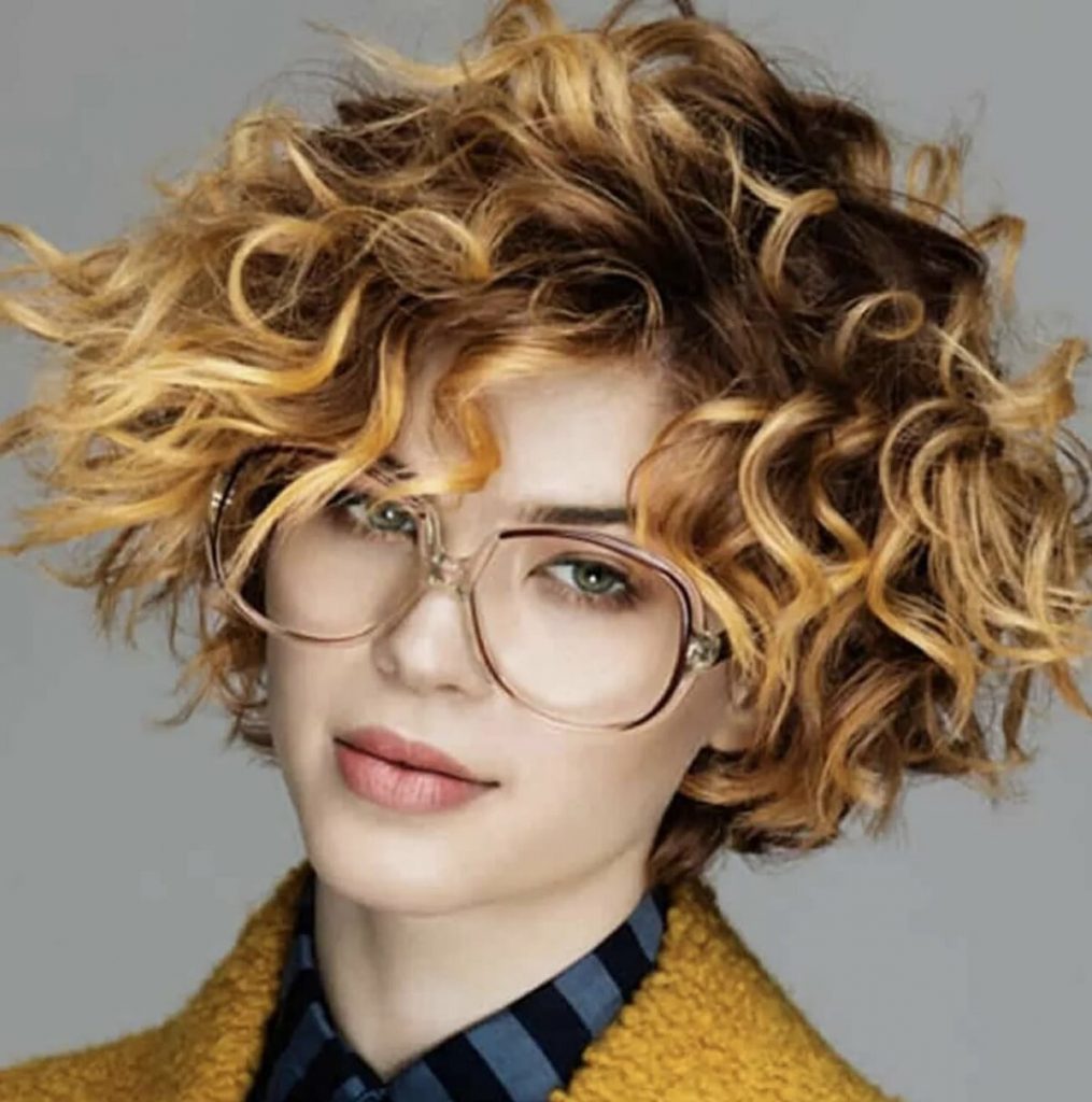 Wavy hairstyles for women in 2021-2022