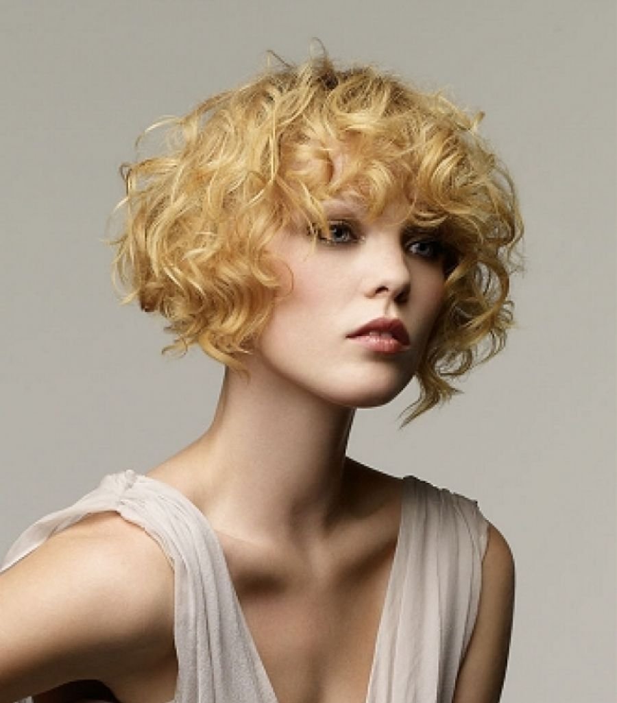 Curly hairstyles for women in 2022-2023