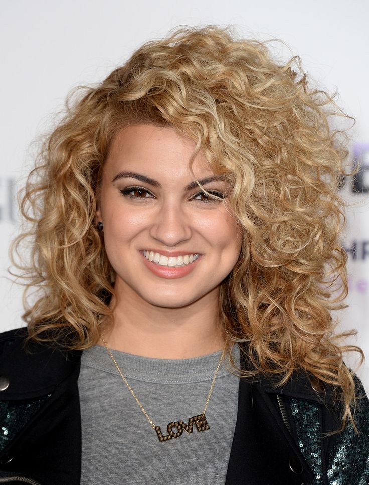 Curly hairstyles for women in 2022-2023