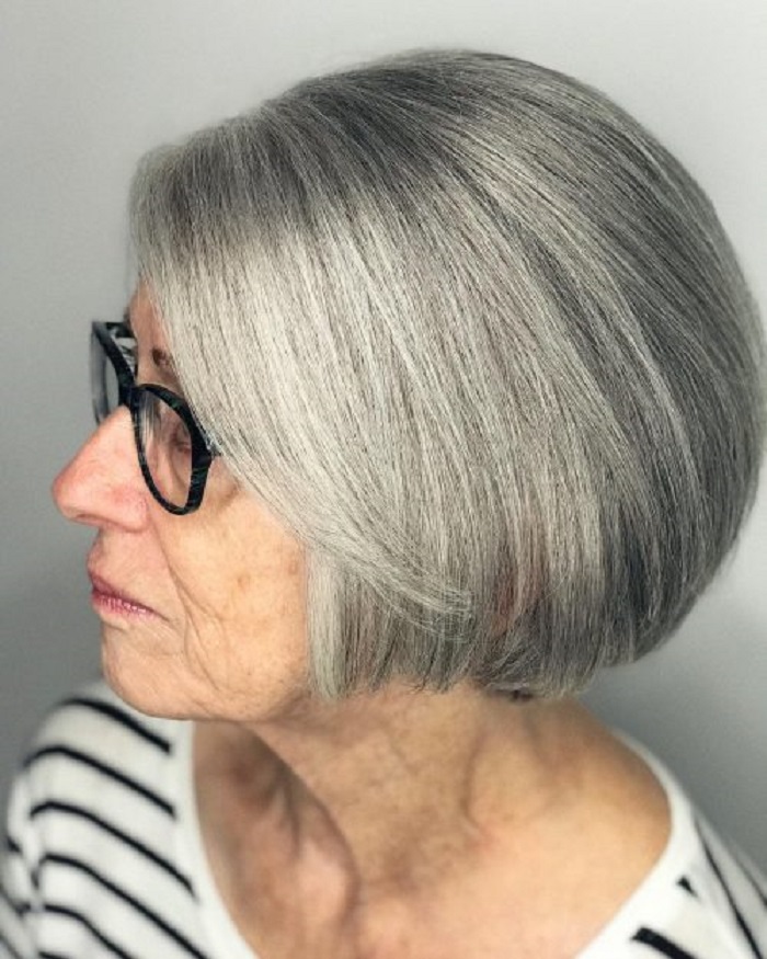 Short hairstyles for women over 60 in 2022-2023