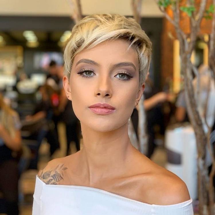 Short pixie and bob haircuts for women in 2022-2023