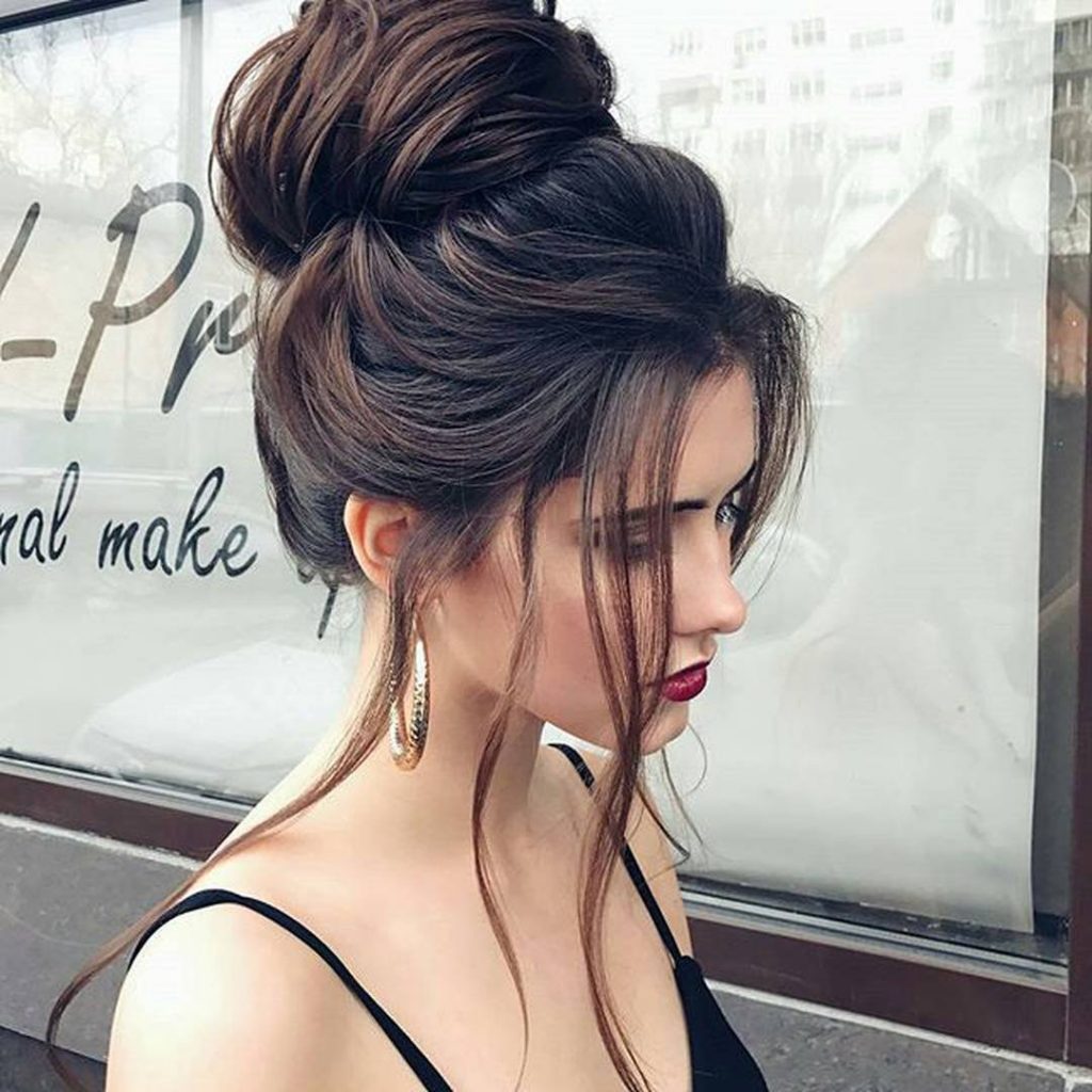 Messy Bun hairstyles for Women 2022-2023 | What is a messy bun?