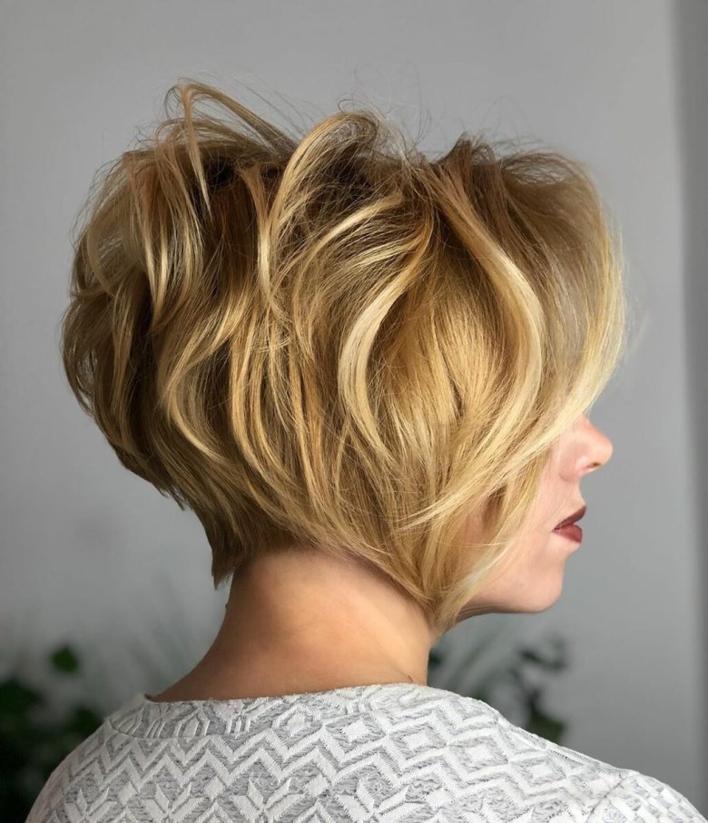 2023 layered short bob haircuts