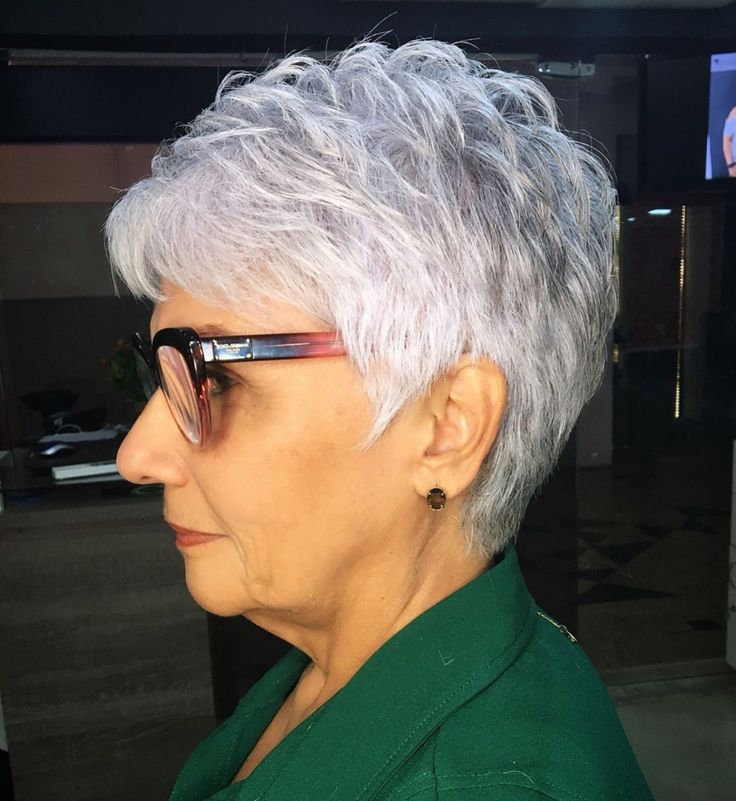 short haircuts for women over 60, pixie haircuts 2023