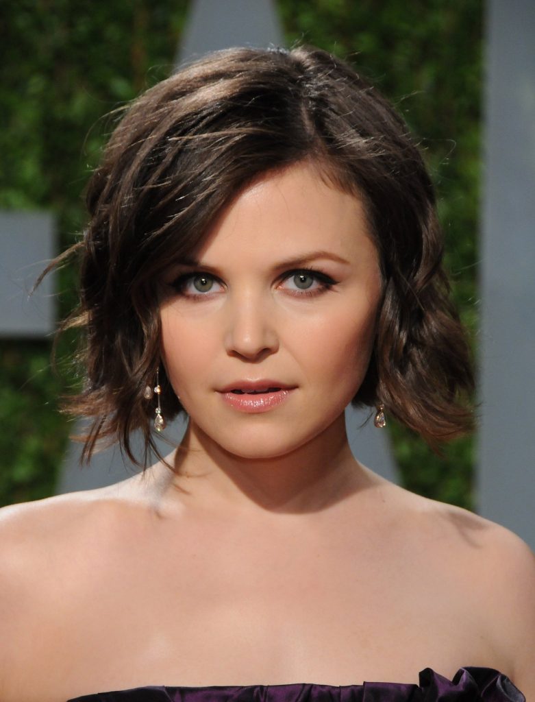 short hairstyles for round face 2023